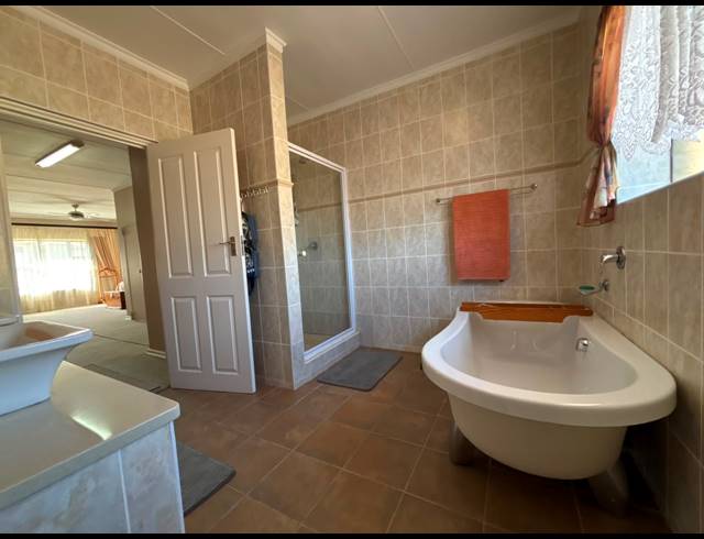 4 BEDROOM HOUSE FOR SALE IN DIAZ BEACH